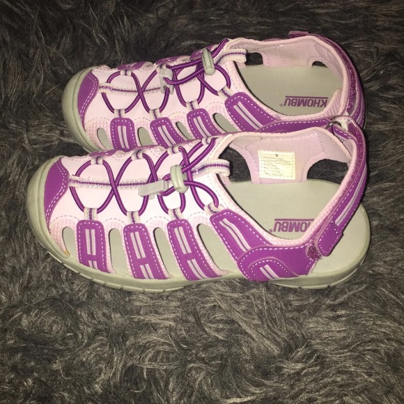 Kids Khombu® Kids Cheeky Sandals - Picture 2 of 4